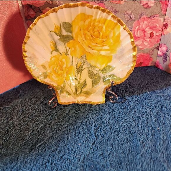 Decoupage Scalloped shells   - Picture 2 of 5